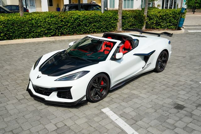 Used 2024 Chevrolet Corvette Z06 w/ Z07 Performance Package RWD image 10