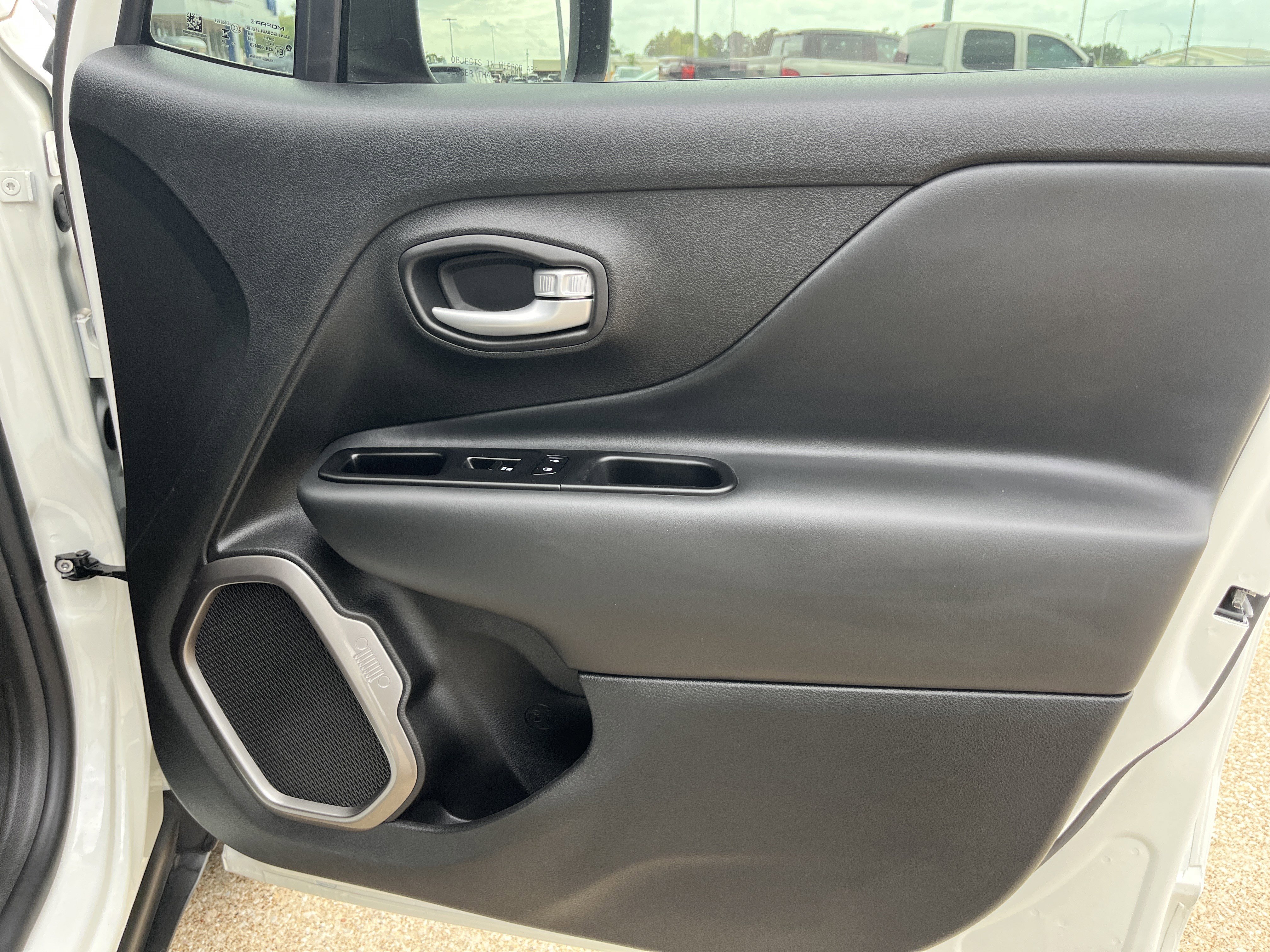 Used 2023 Jeep Renegade Latitude AWD/4WD image 24