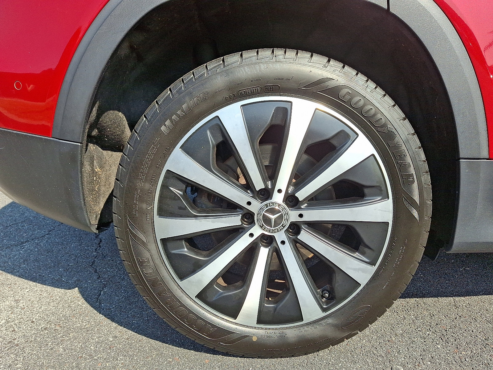 Used 2020 Mercedes-Benz GLB 250 4MATIC w/ Premium Package image 9