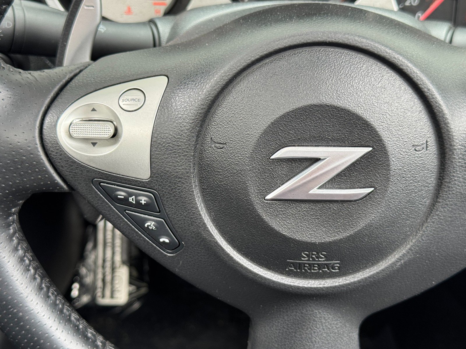 Used 2010 Nissan 370Z Touring RWD image 18