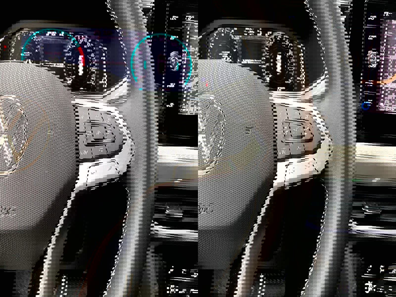 Used 2025 Volkswagen Taos SEL image 22