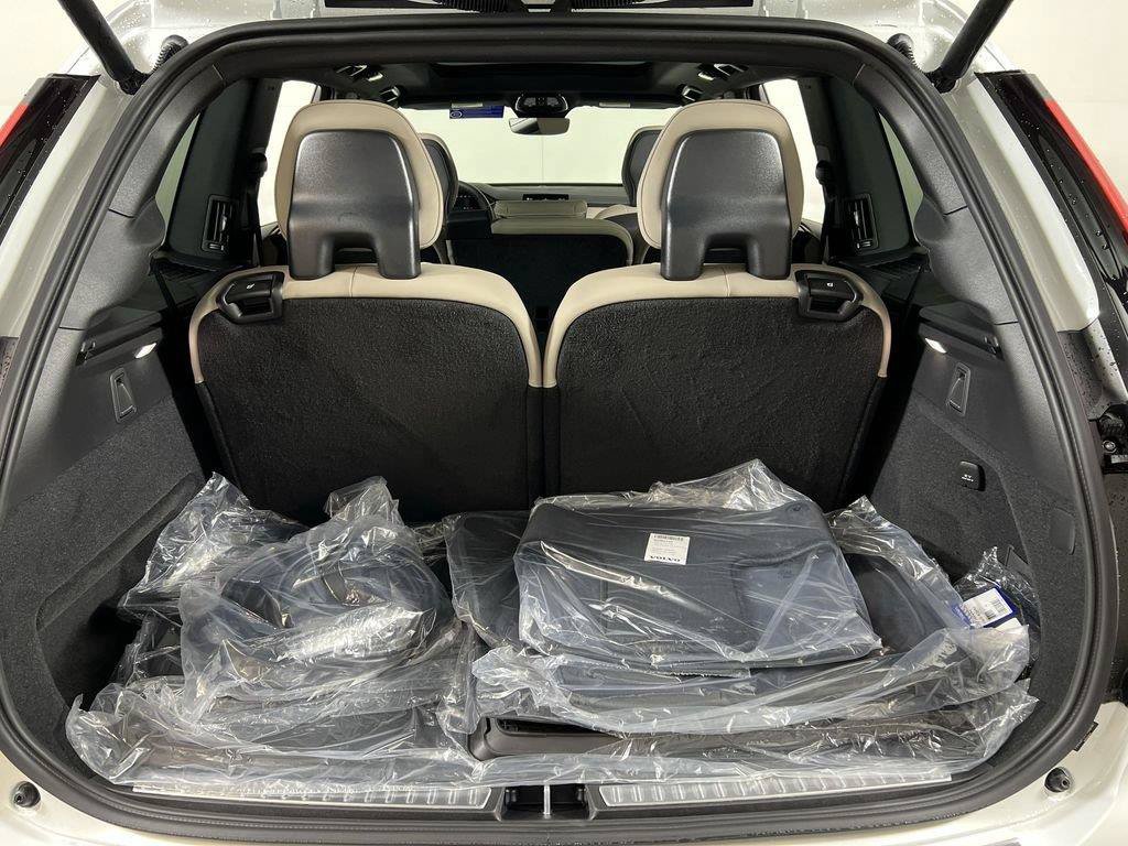 Used 2026 Volvo XC90 T8 Plus w/ Protection Package Premier AWD/4WD image 18