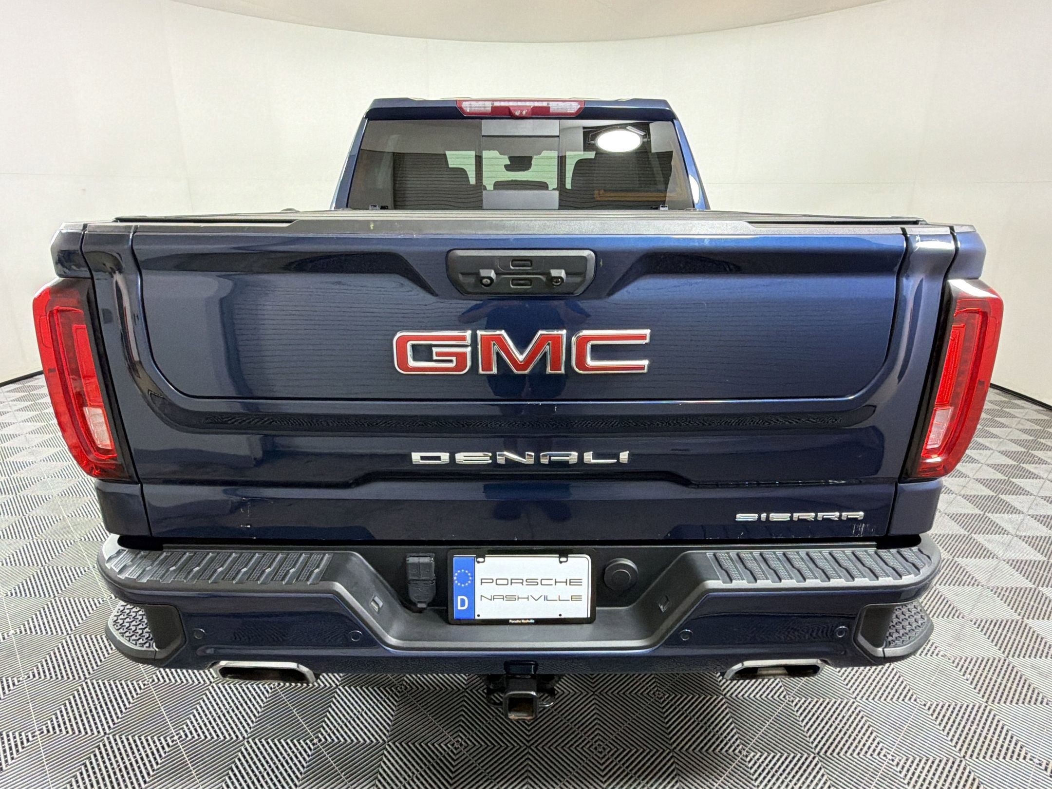 Used 2023 GMC Sierra 1500 Denali w/ Technology Package AWD/4WD image 10