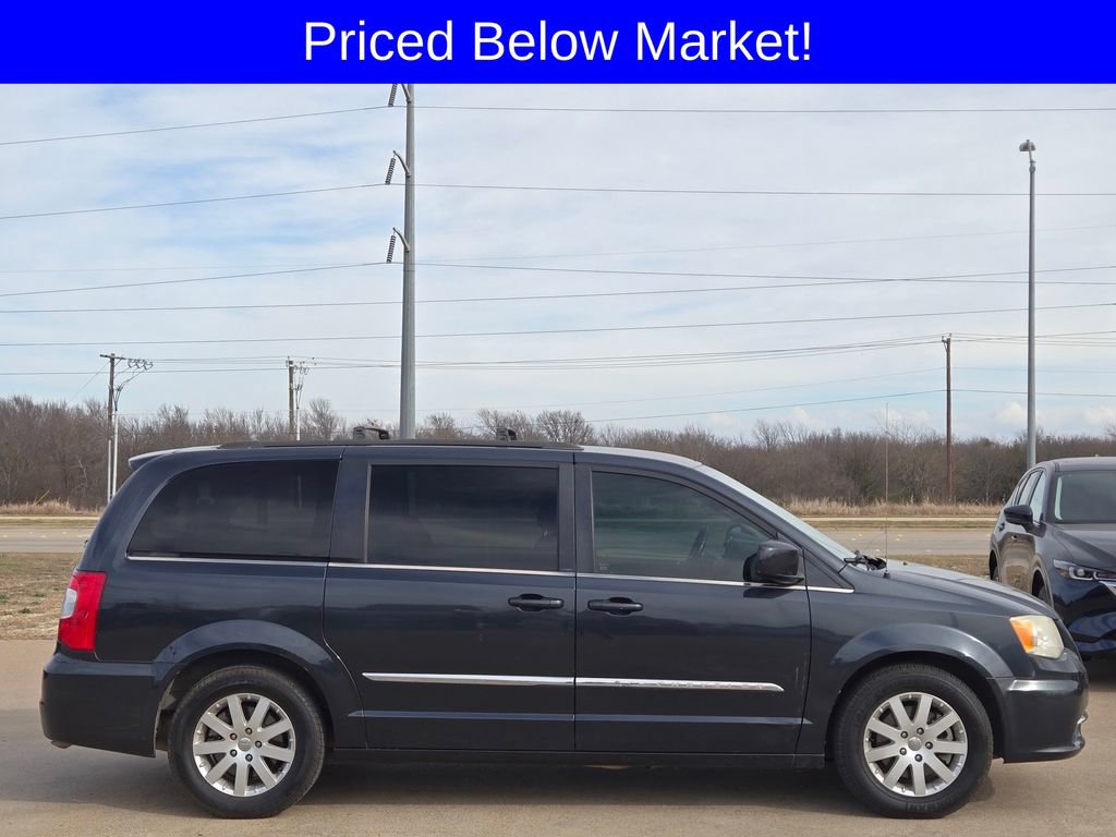 Used 2014 Chrysler Town & Country Touring video 3