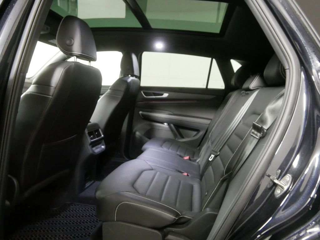 Used 2024 Volkswagen Atlas Cross Sport SEL R-Line image 18