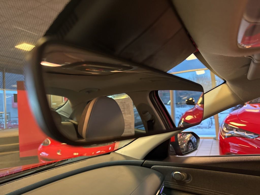 Used 2021 Hyundai Elantra Limited image 41