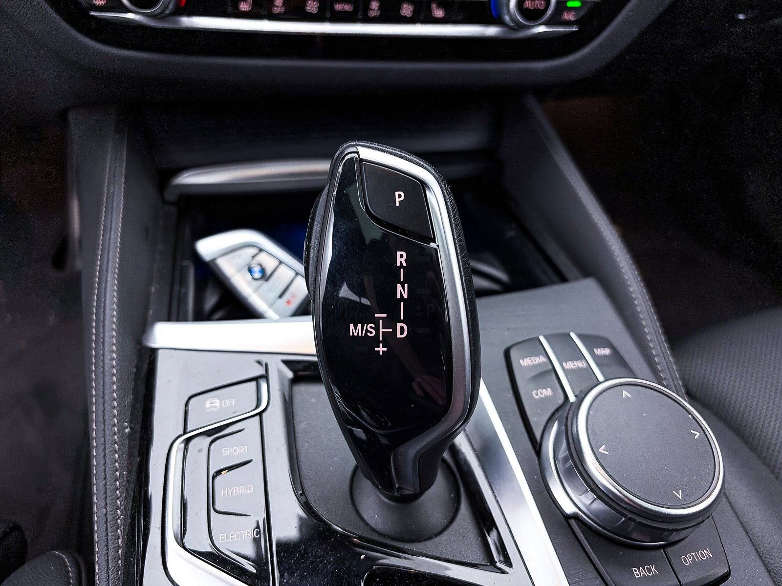 Used 2023 BMW 530e w/ M Sport Package image 27