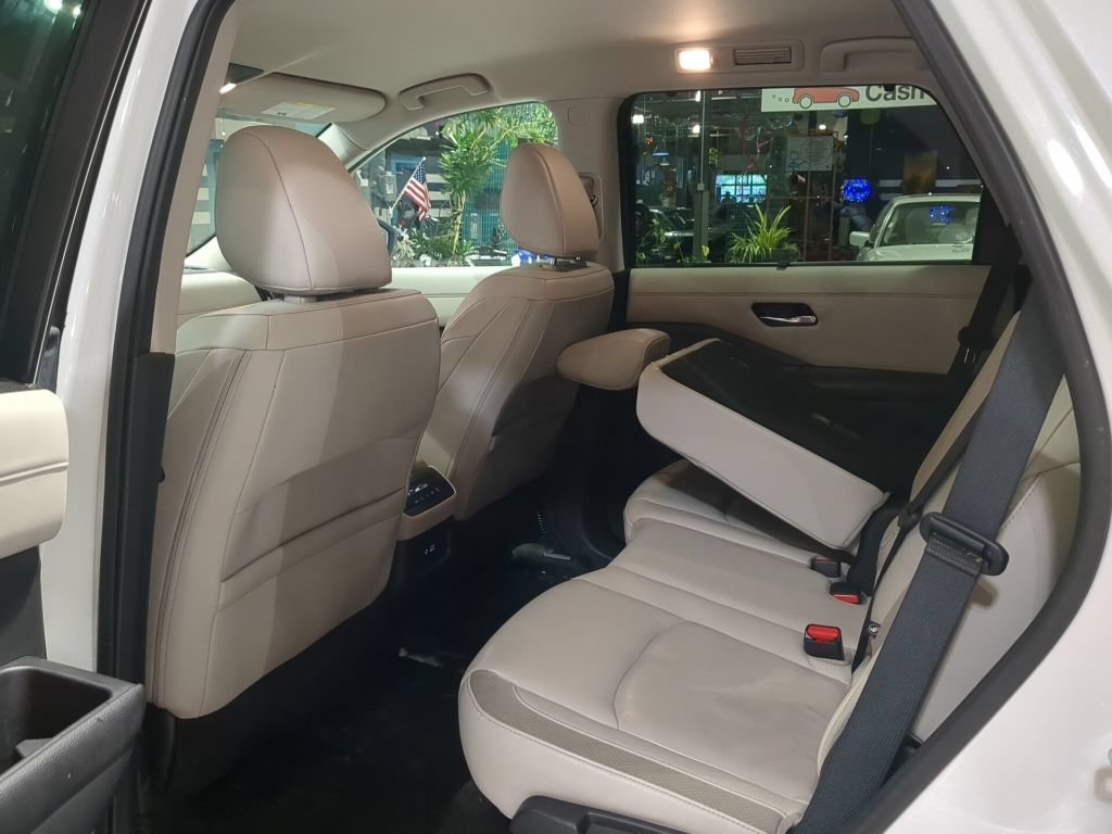 Used 2024 Nissan Pathfinder SL w/ Lighting Package (N92) AWD/4WD image 12