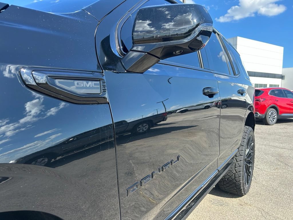 Used 2026 GMC Yukon Denali w/ Sun & Power Step Package AWD/4WD image 12