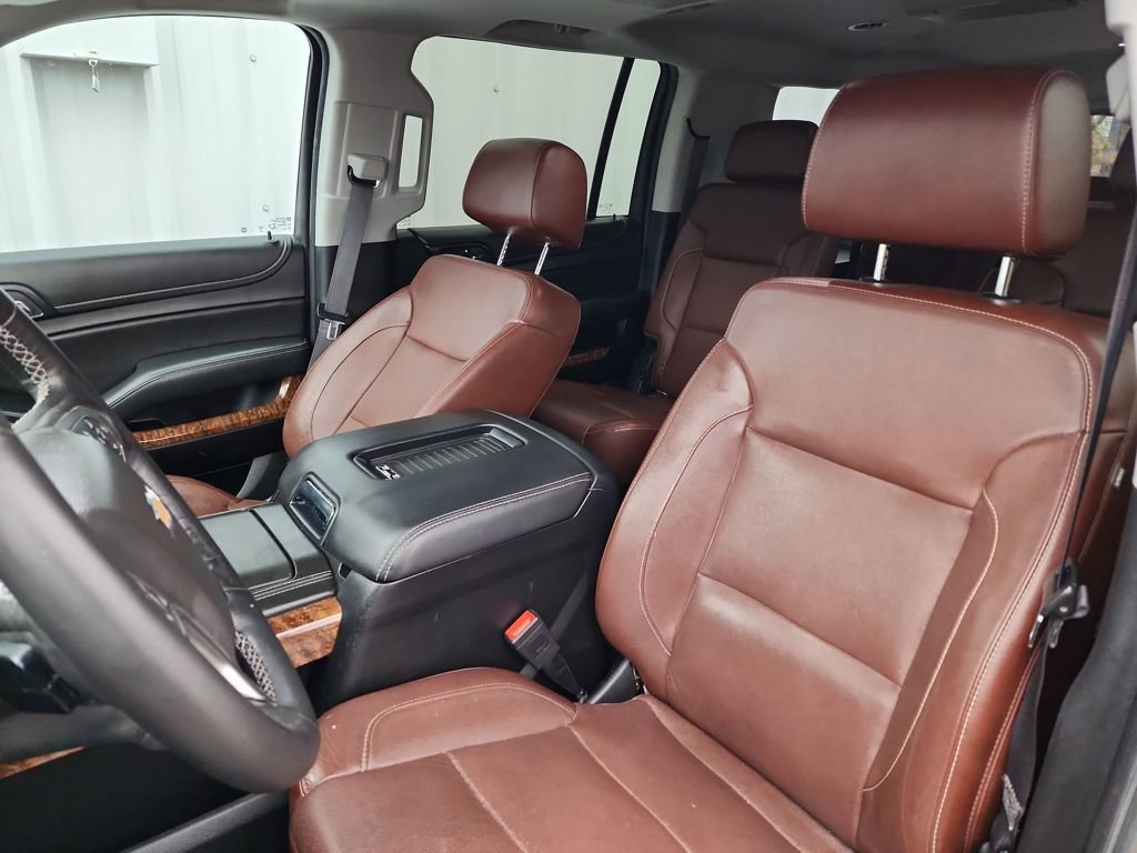 Used 2020 Chevrolet Suburban Premier w/ Premier Plus Edition image 16