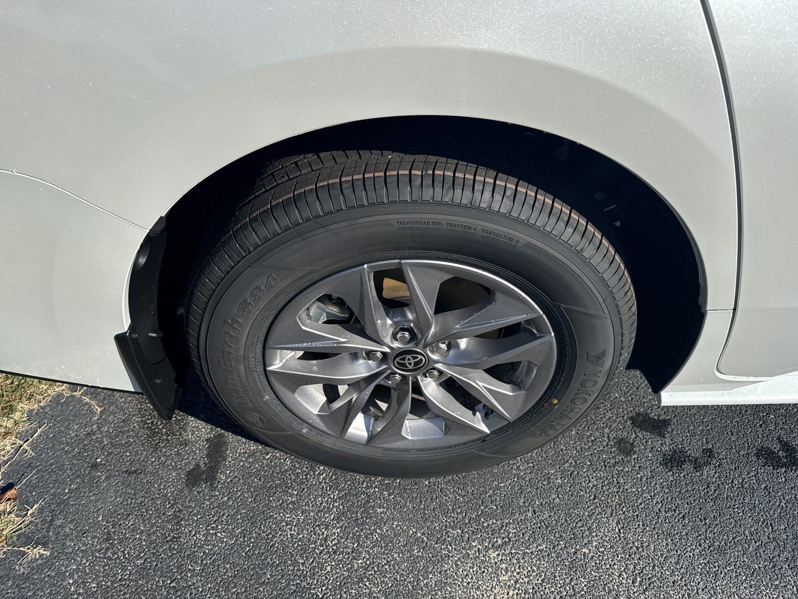 New 2025 Toyota Sienna XLE FWD image 11