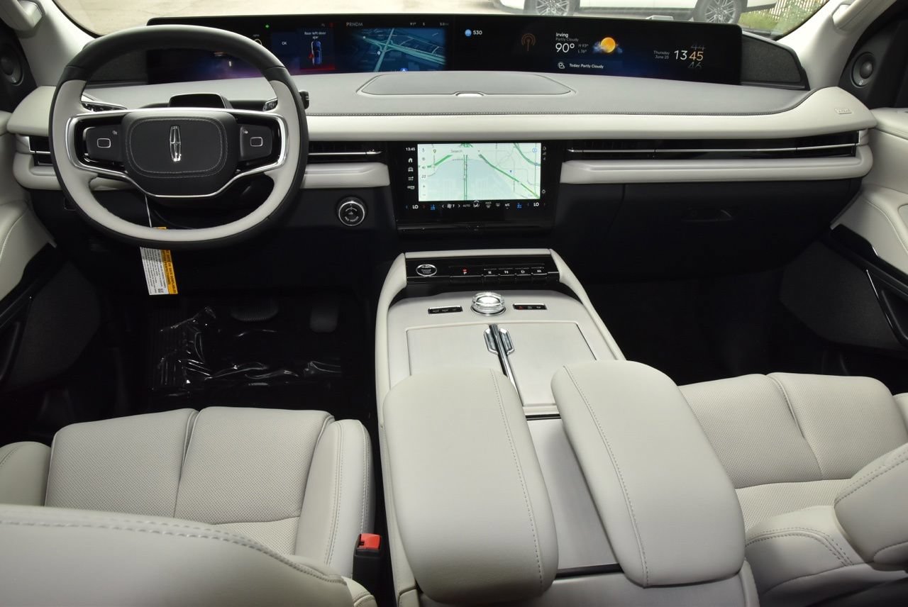 New 2026 Lincoln Navigator Reserve w/ Jet Appearance Package AWD/4WD image 17