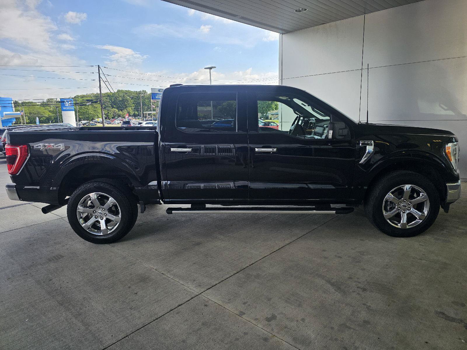 Used 2022 Ford F150 XLT w/ Equipment Group 302A High AWD/4WD image 6