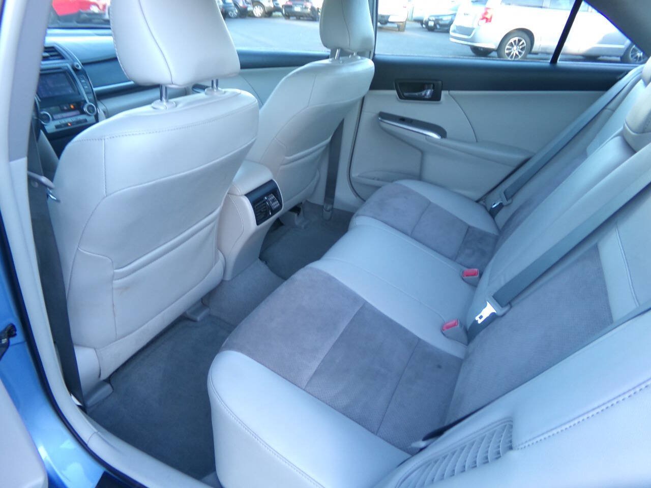 Used 2012 Toyota Camry XLE w/ Leather Pkg FWD image 10