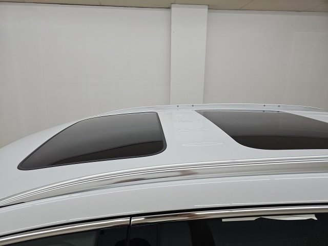 Used 2020 Buick Enclave Essence w/ Sound and Sites Package image 2