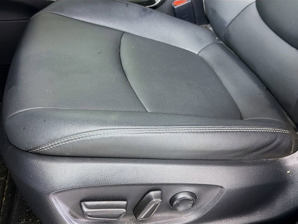 Used 2022 Toyota Corolla Cross XLE image 23