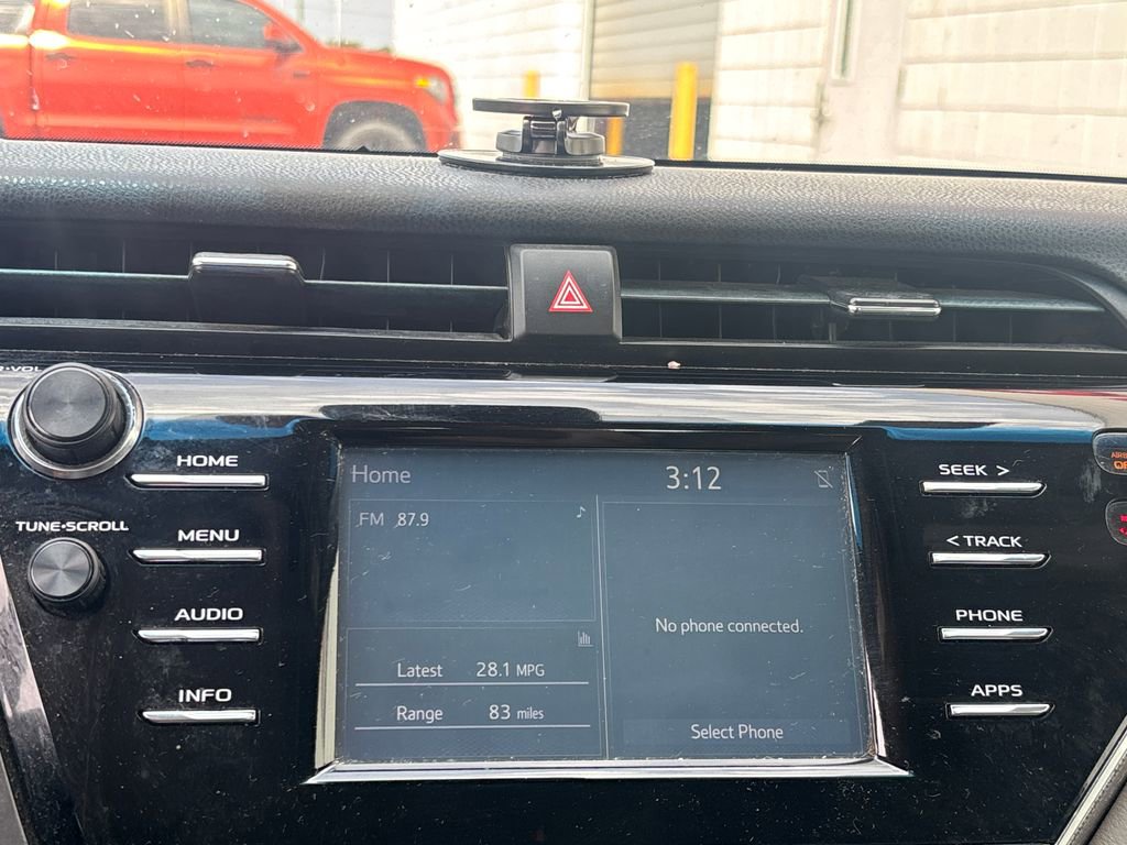 Used 2018 Toyota Camry SE FWD image 11