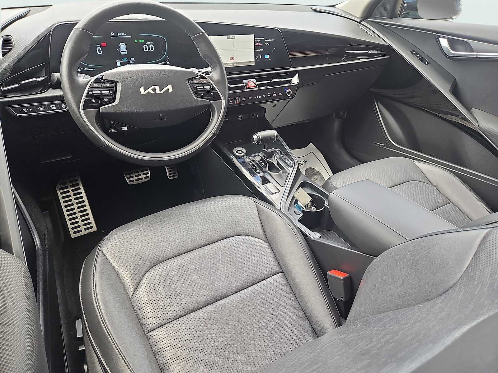 Used 2023 Kia Niro SX Touring FWD image 10