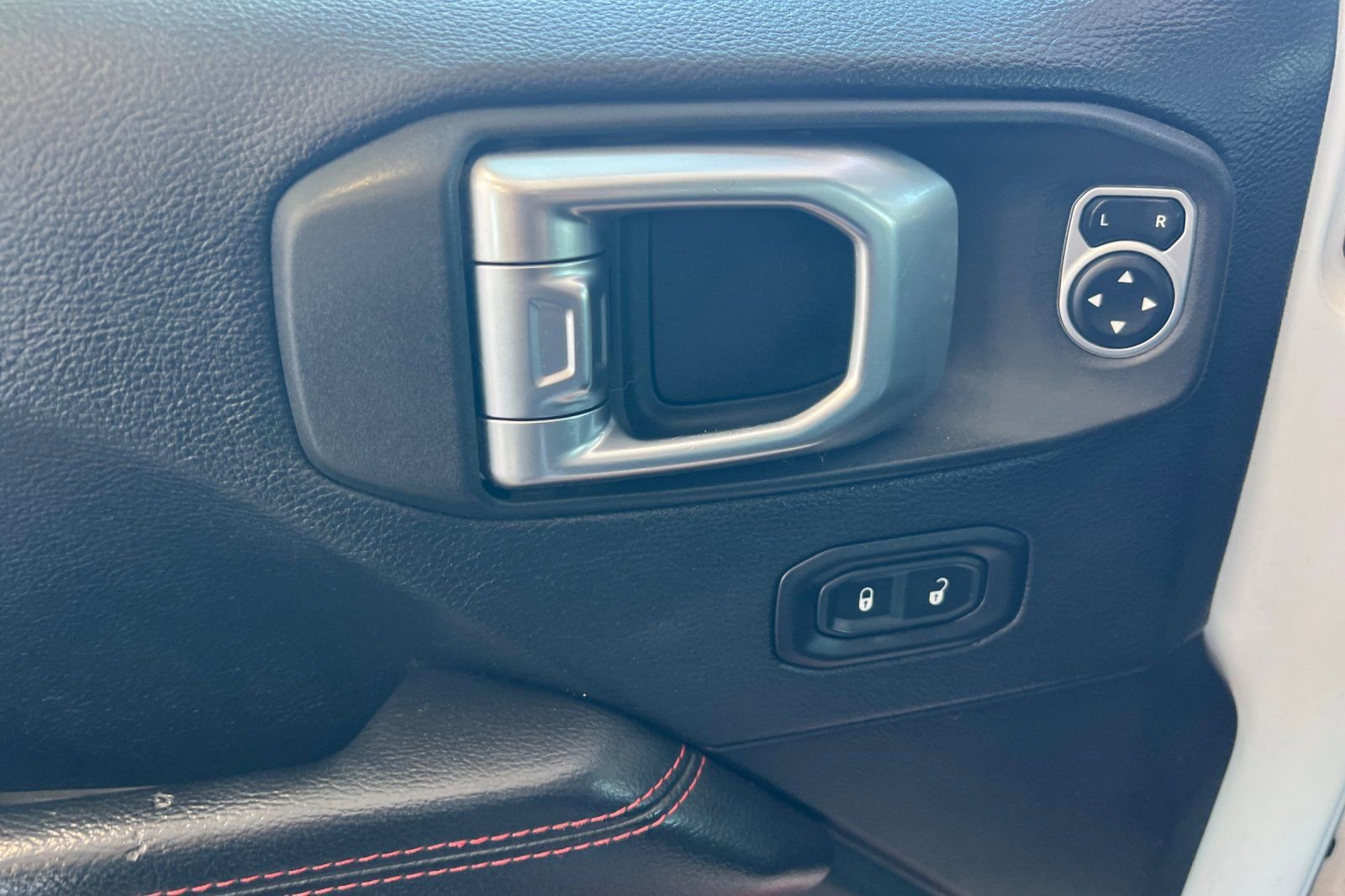 Used 2018 Jeep Wrangler Unlimited Rubicon AWD/4WD image 8