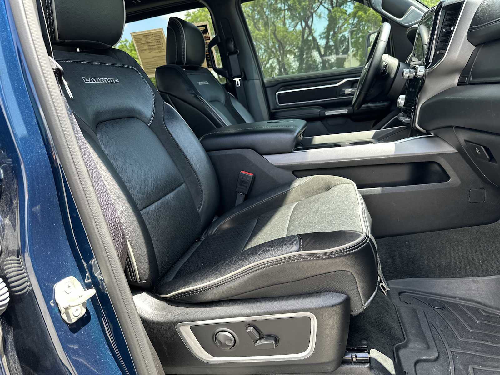 Used 2023 RAM 1500 Laramie RWD image 26