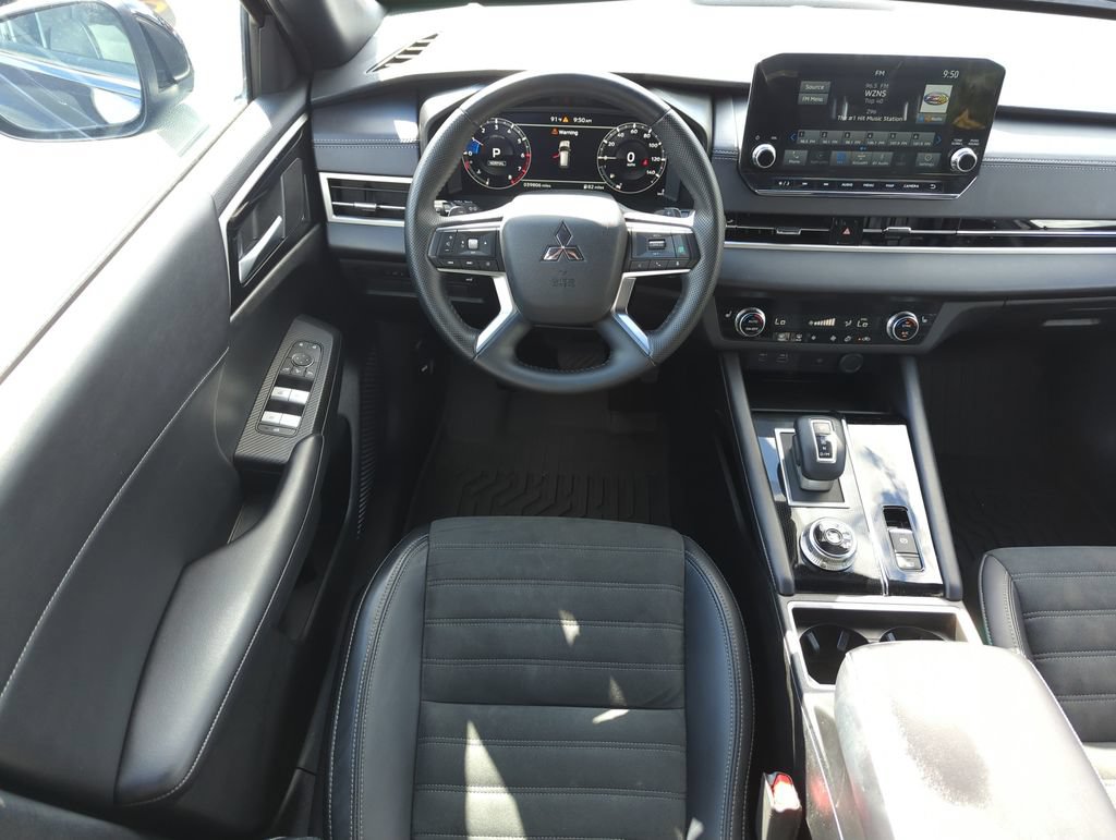 Used 2024 Mitsubishi Outlander SE Black Edition FWD image 14