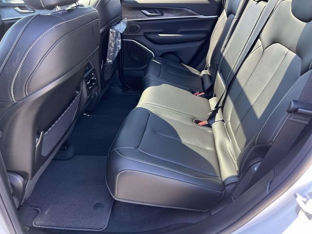 New 2026 Jeep Grand Cherokee Limited w/ Limited Altitude Package AWD/4WD image 25