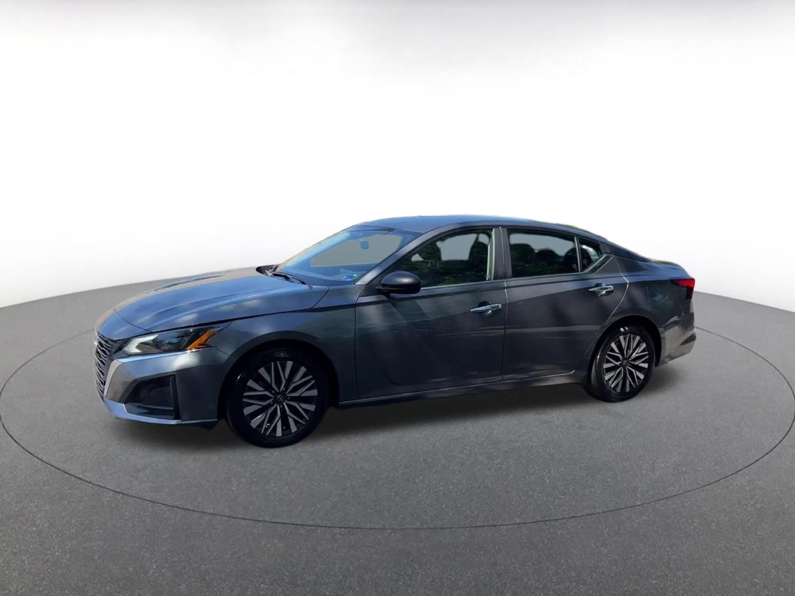 Used 2025 Nissan Altima 2.5 SV FWD image 8