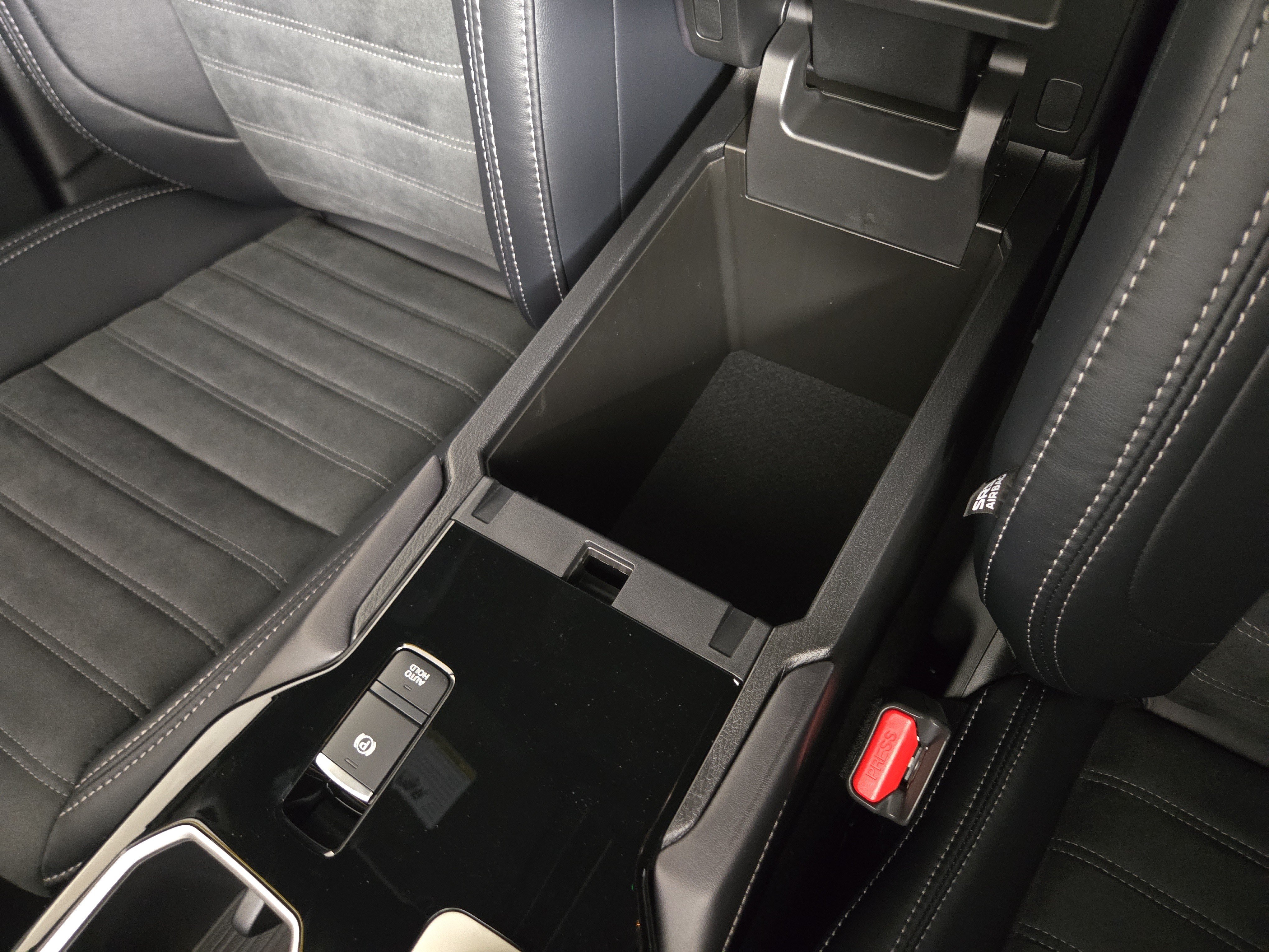 New 2026 Mitsubishi Outlander LE AWD/4WD image 28