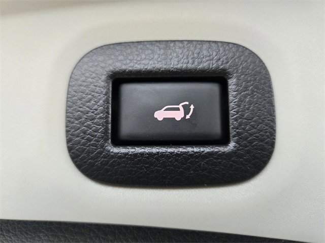 Used 2020 Nissan Rogue SV image 16