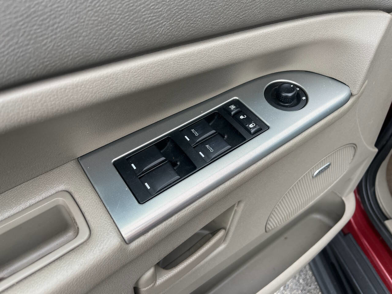 Used 2007 Jeep Grand Cherokee Laredo AWD/4WD image 14