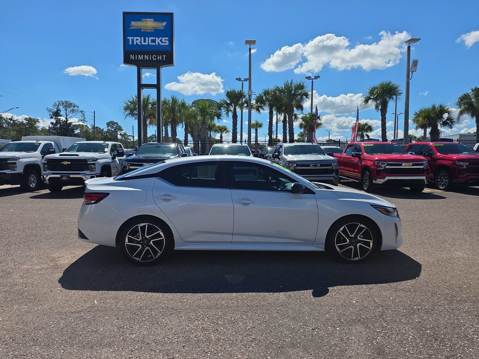Used 2025 Nissan Sentra SR FWD image 17