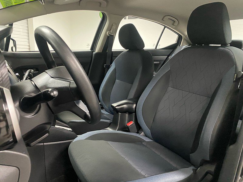 Used 2023 Nissan Versa SV image 9