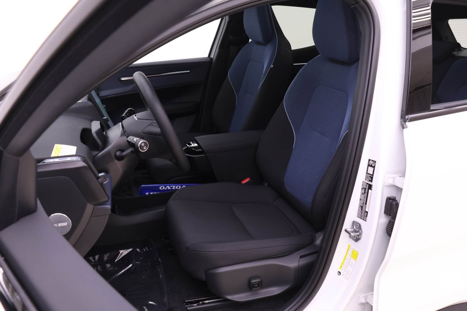 Certified 2025 Volvo EX30 Plus image 7