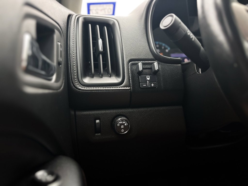 Used 2020 GMC Canyon Denali RWD image 18