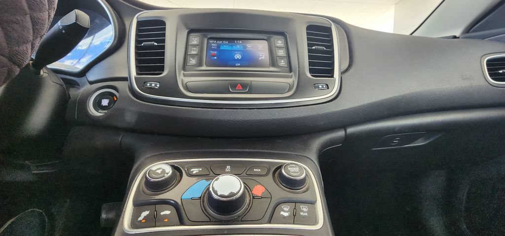Used 2016 Chrysler 200 Limited FWD image 28