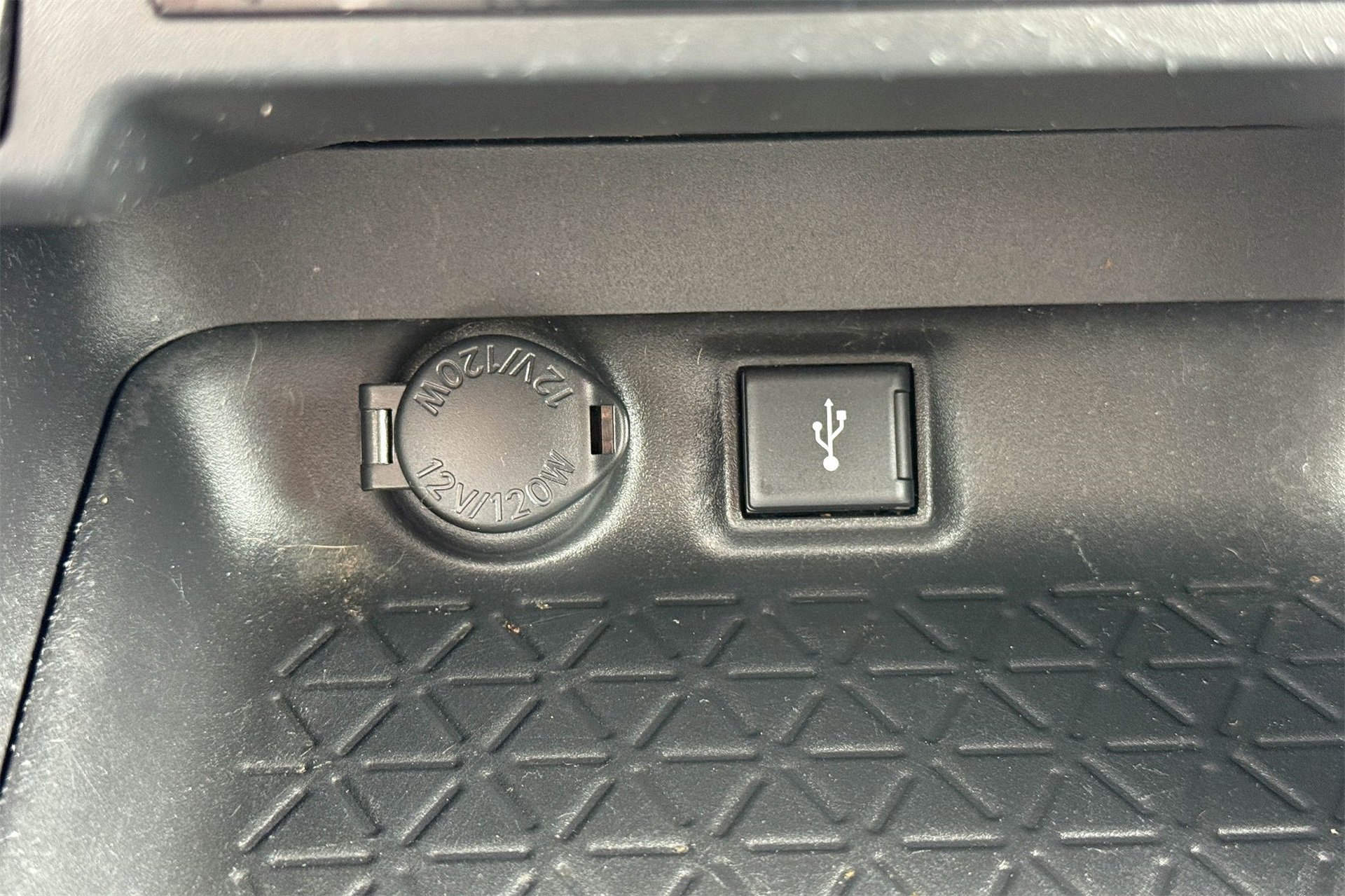 Used 2022 Toyota RAV4 LE image 26