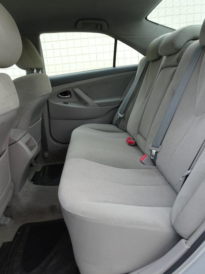 Used 2011 Toyota Camry LE FWD image 10
