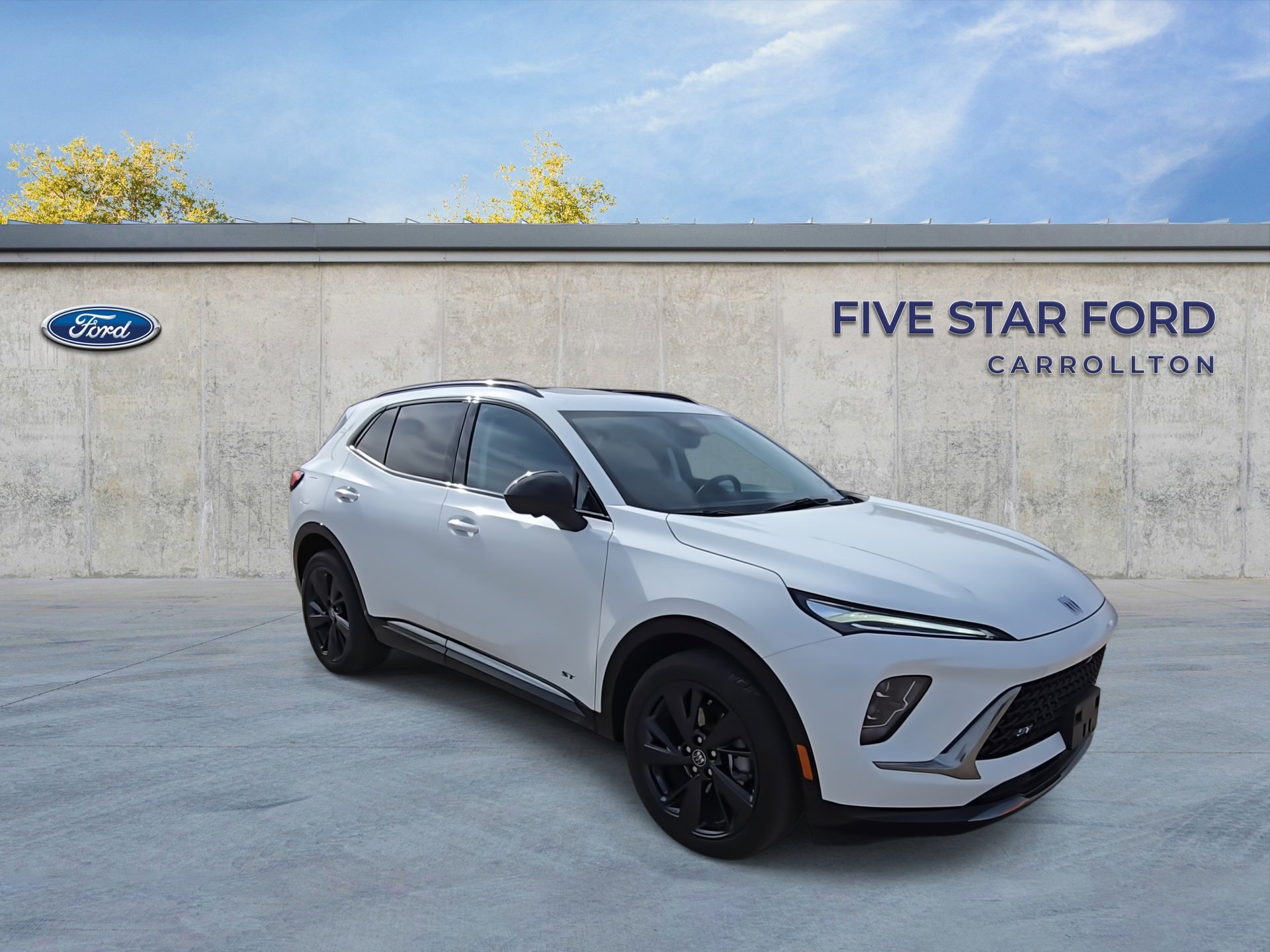 Used 2024 Buick Envision Sport Touring image 2