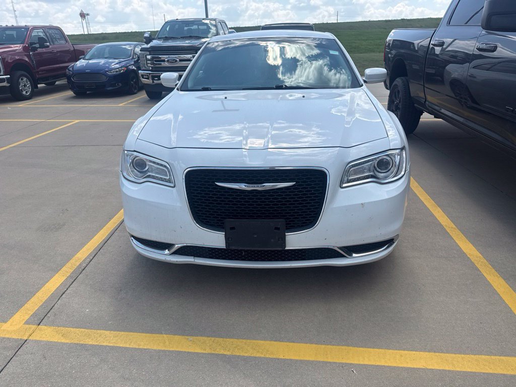 Used 2017 Chrysler 300 Limited RWD image 15