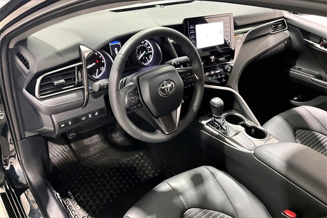 Used 2024 Toyota Camry SE image 17