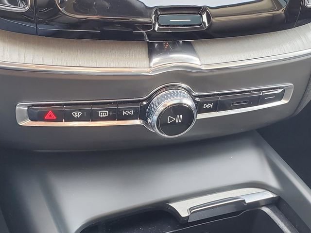 Certified 2025 Volvo XC60 B5 Plus image 25