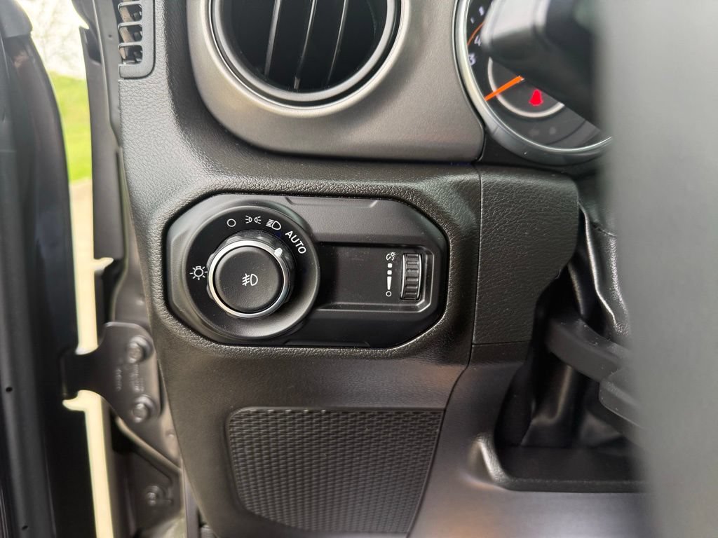 Used 2023 Jeep Wrangler Unlimited Sport AWD/4WD image 33