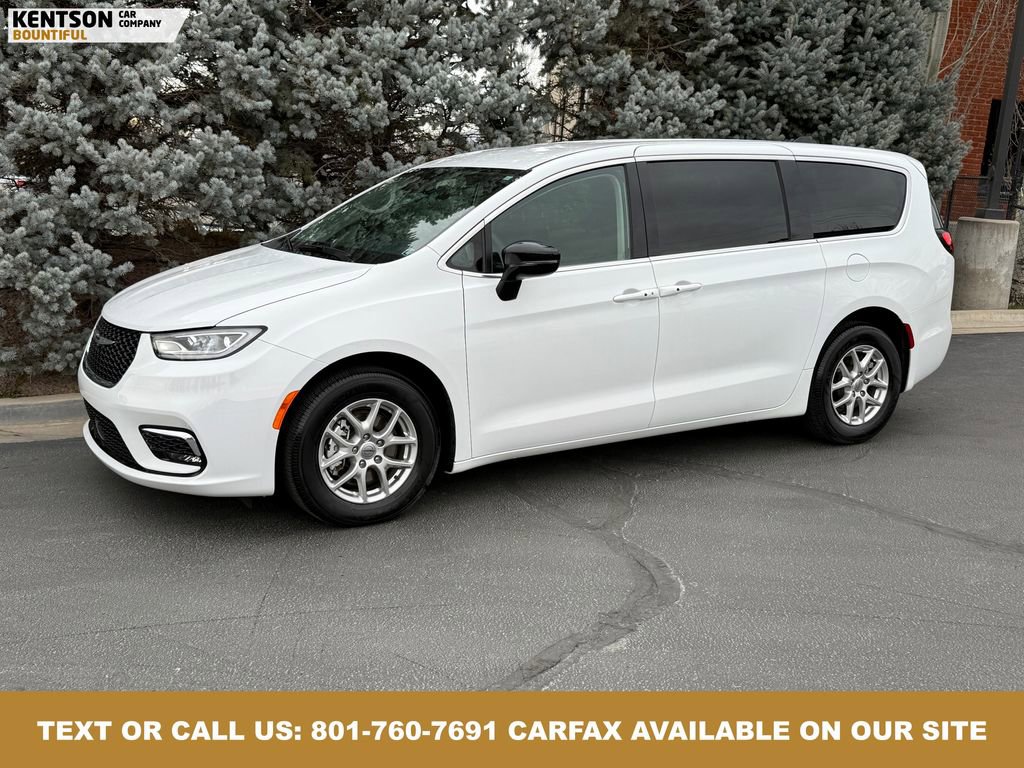 Used 2024 Chrysler Pacifica Touring-L image 1