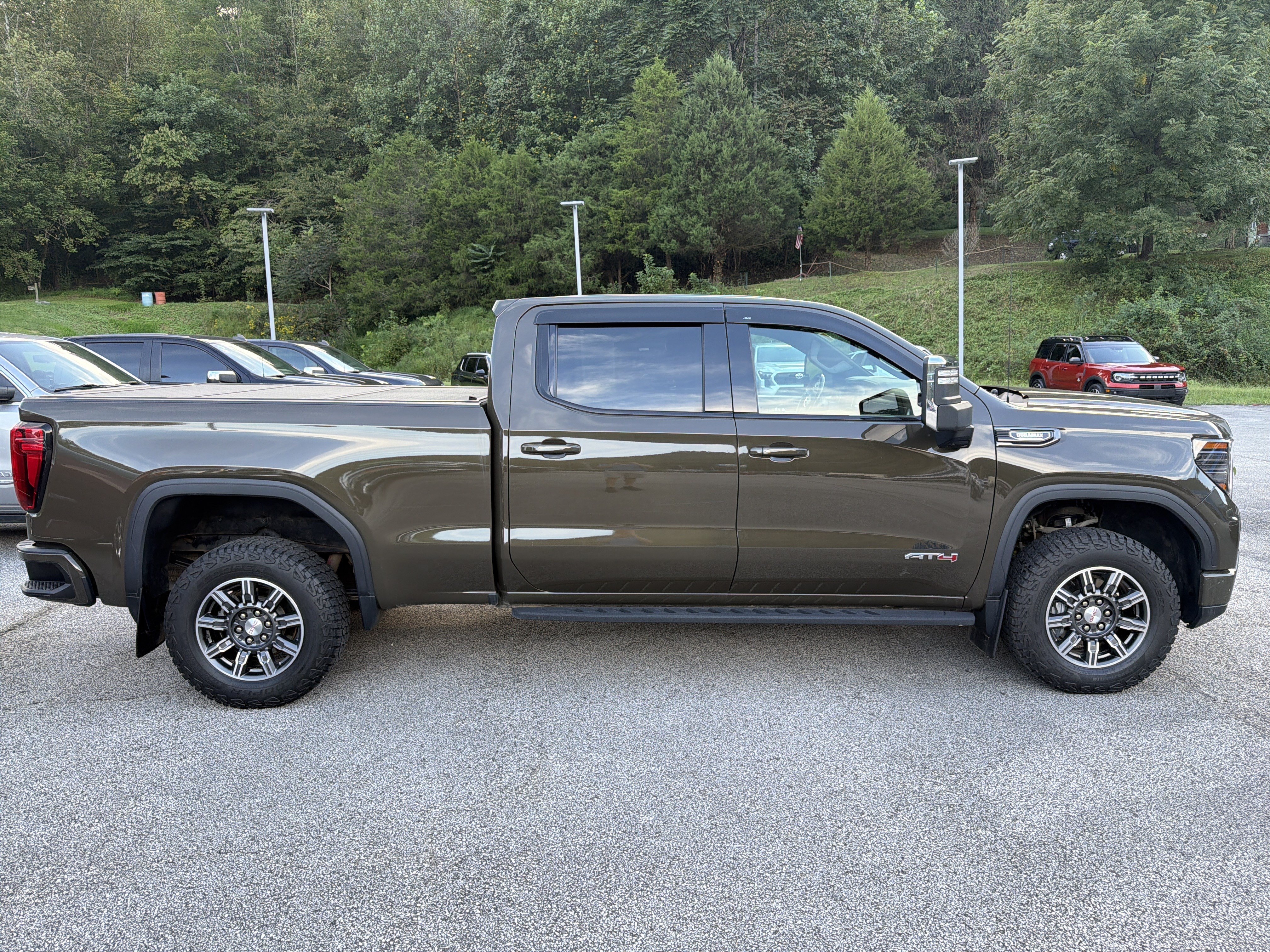 Used 2024 GMC Sierra 1500 AT4 w/ Technology Package AWD/4WD image 9