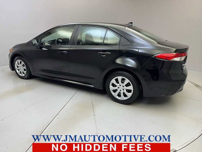 Used 2023 Toyota Corolla LE image 3
