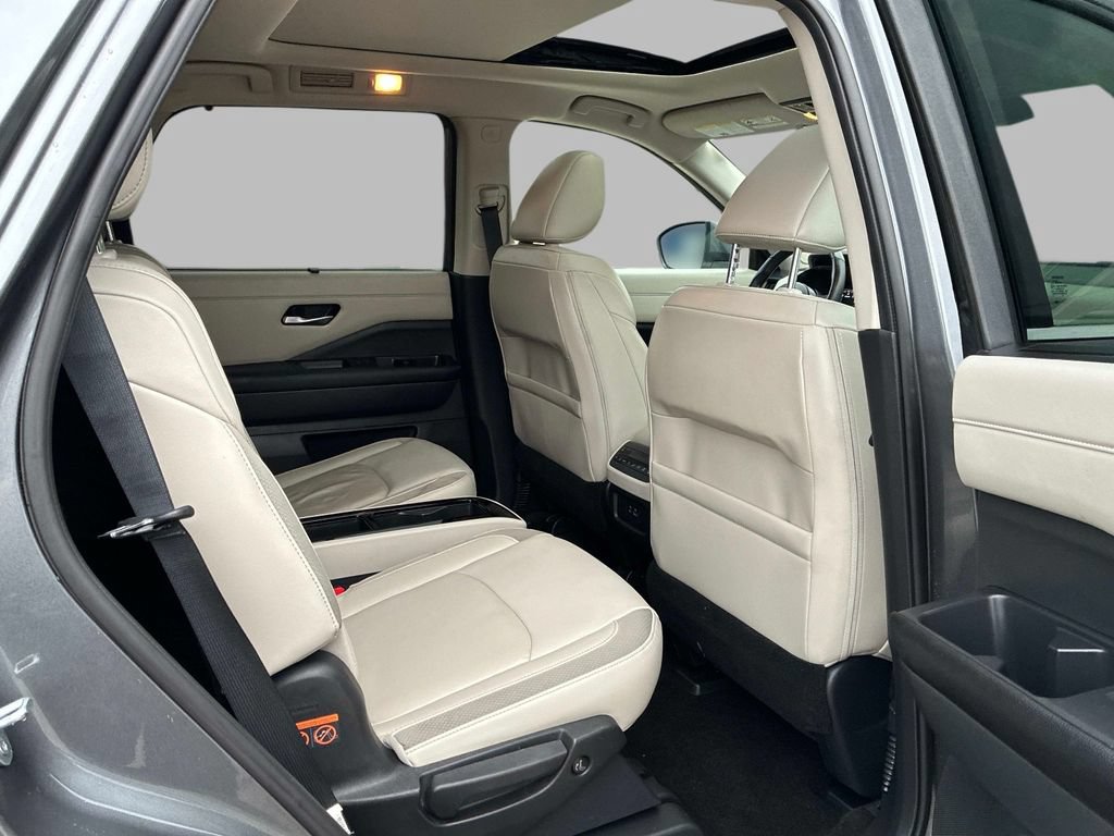 Used 2023 Nissan Pathfinder SL w/ SL Premium Package AWD/4WD image 10