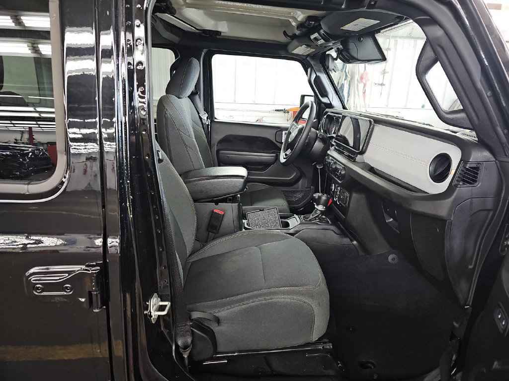 Used 2024 Jeep Wrangler Unlimited Sport AWD/4WD image 5