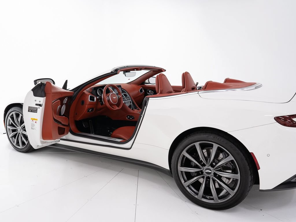 Used 2021 Aston Martin DB11 Volante RWD image 17