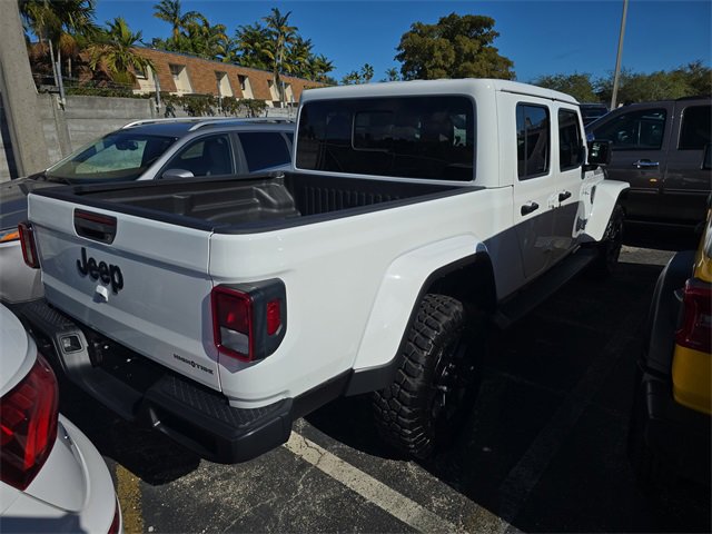 Used 2025 Jeep Gladiator Sport image 3
