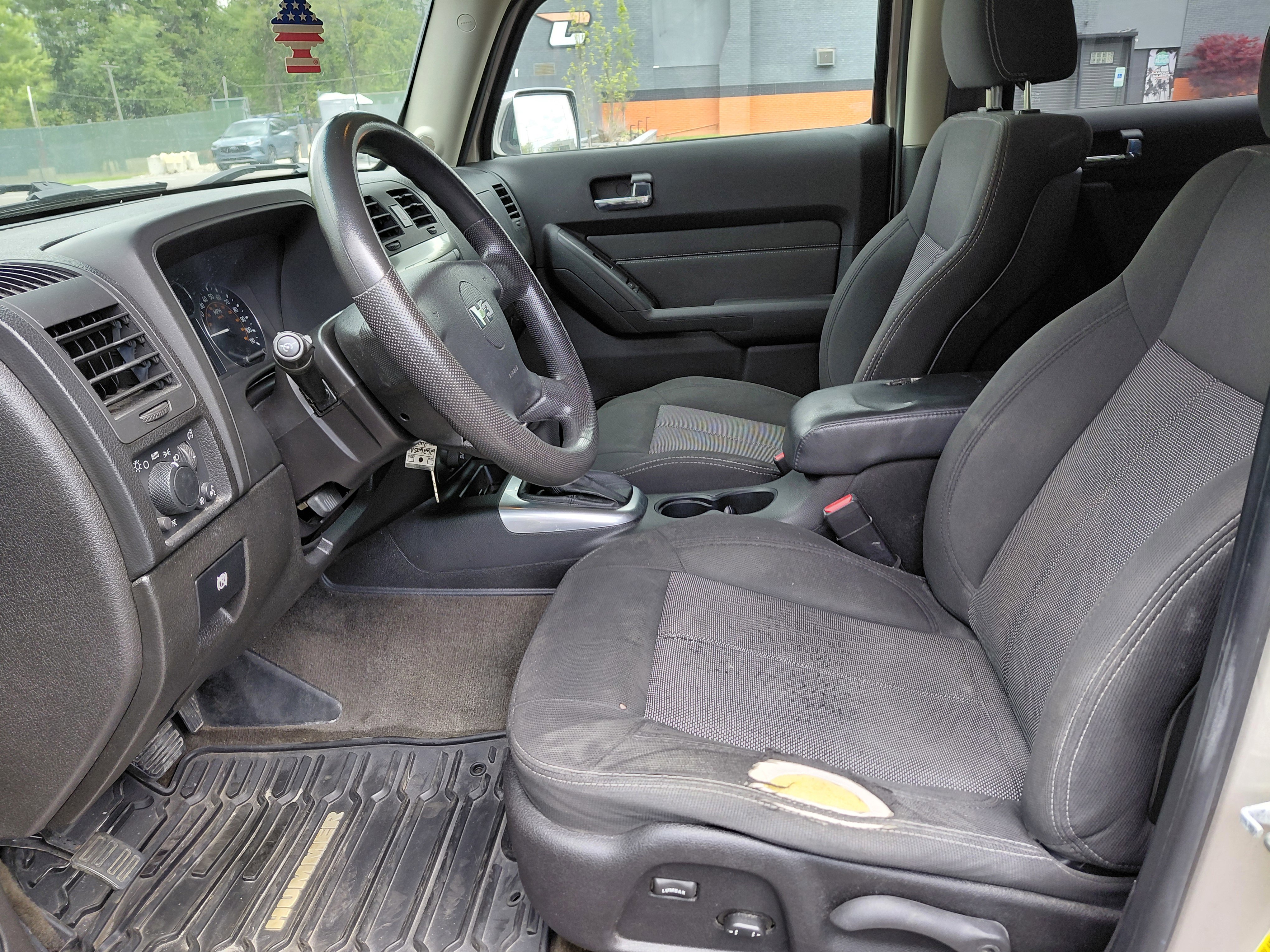 Used 2009 HUMMER H3 w/ Chrome Appearance Package AWD/4WD image 17